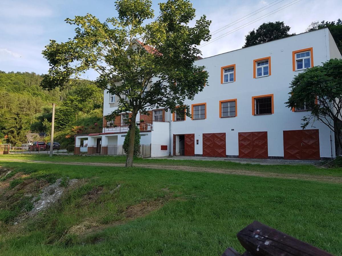 Penzion Na Pracharne Kladruby  Εξωτερικό φωτογραφία